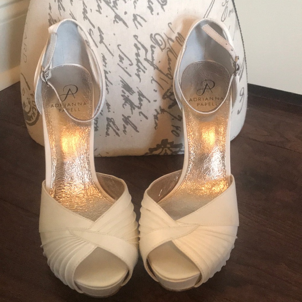 Adrianna Papell elegant fabric pumps